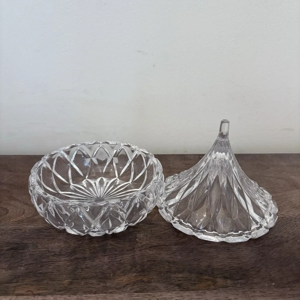 Glass Crystal Hersheys Kiss Shaped Shannon Candy Dish Trinket With Lid Clear NEW